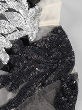 Cargar imagen en el visor de la galería, Velvet Black Luxury
