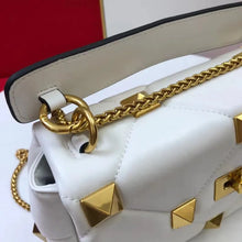 Cargar imagen en el visor de la galería, New Luxury Chain Rivet Bag

