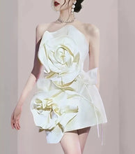 Cargar imagen en el visor de la galería, White Flower Design Waist Open Back Straps Elegant Formal
