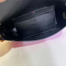 تحميل الصورة في معرض عارض ، French Underarm Leather Shoulder

