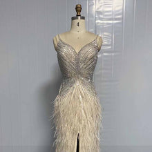 Cargar imagen en el visor de la galería, Luxury Ivory Feathers
