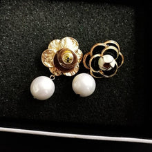Загрузить изображение в средство просмотра галереи, Знаменитый дизайн Golden Camellia Flower Pearl Серьга для женщин для женщин Модные украшения
