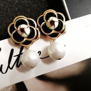Famous Design Golden Camellia Flower  Pearl   Stud Earring For Women Trendy Jewelry