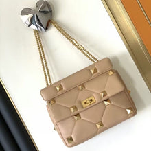 تحميل الصورة في معرض عارض ، Luxury Brand Handbag Rivets
