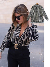 Загрузить изображение в средство просмотра галереи, Атласная блузка с длинным рукавом зебра
