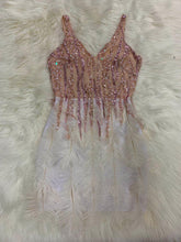 Cargar imagen en el visor de la galería, High Quality Pink White Feathers Rayon Bandage - Jane&#39;s Island
