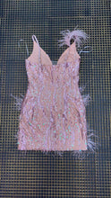 تحميل الصورة في معرض عارض ، High Quality Pink Mini Feather V-neck Designer - Jane&#39;s Island
